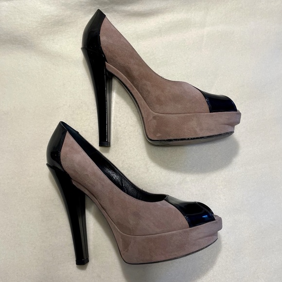 LOUIS VUITTON - Tan Suede/Blk Patent Leather Peeptoe Platform - EU39 (CopyListg) - Picture 4 of 12